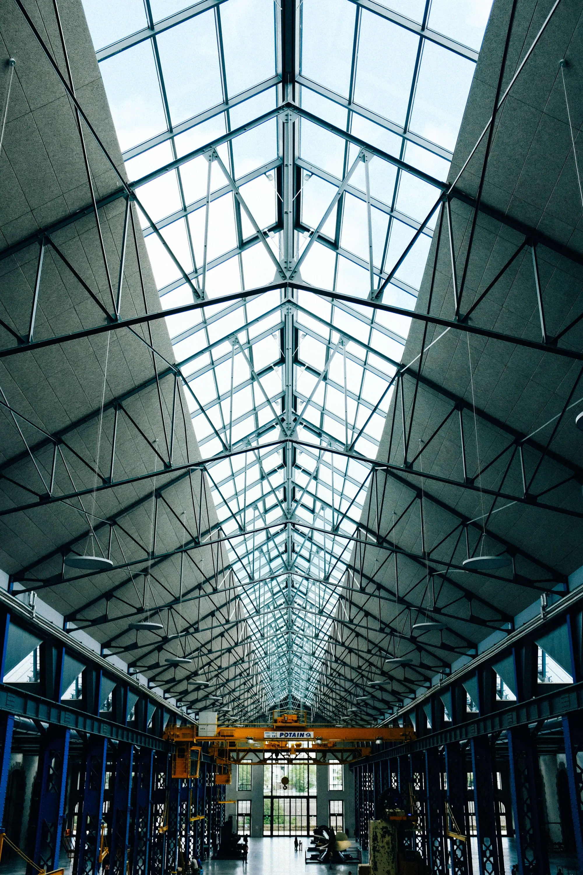 Industrial production hall with steel columns and overhead crane